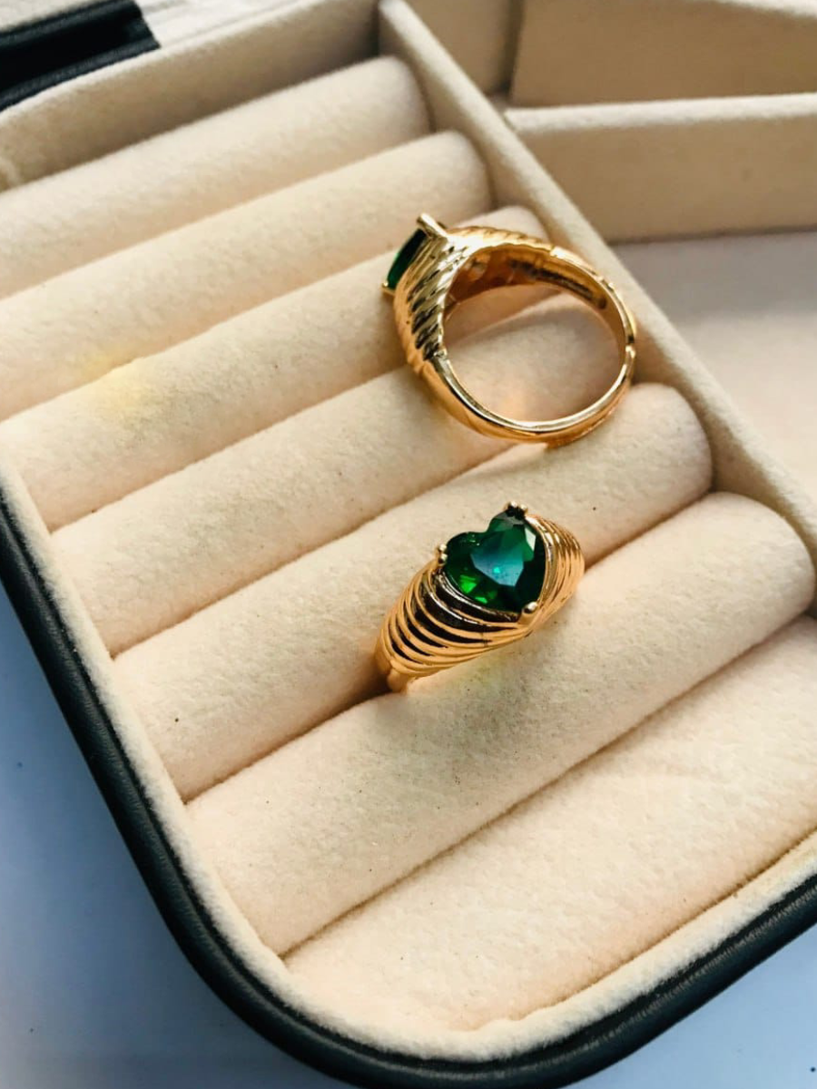 Heart shaped hot sale emerald ring