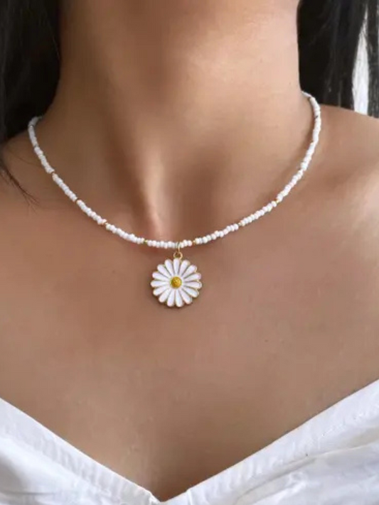 Cute White Daisy Charm Pearl Choker Necklace