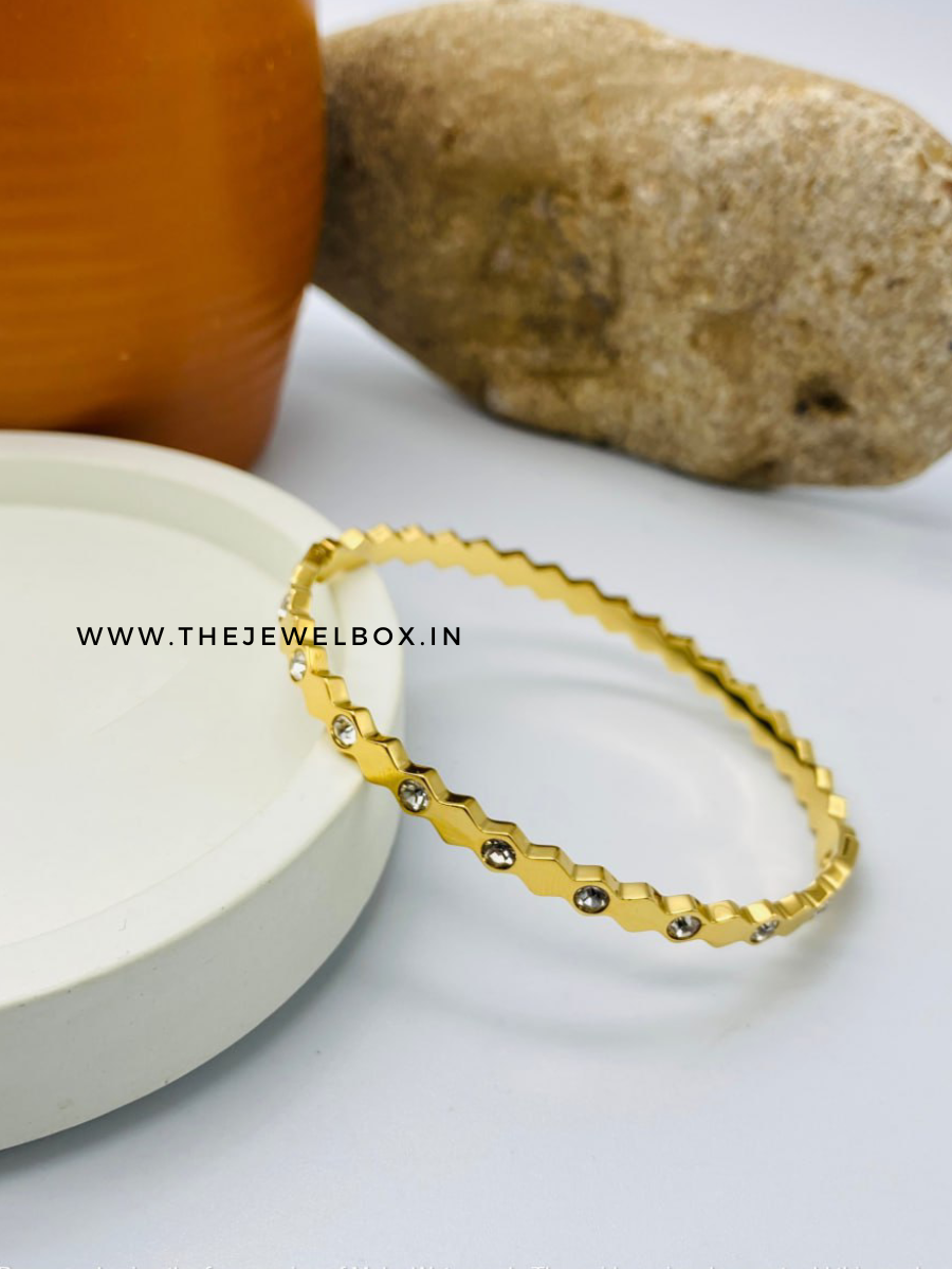 Buy online Hand Made Artificial Flower Bangle from fashion jewellery for  Women by Unique Indian Crafts for ₹399 at 50% off | 2024 Limeroad.com