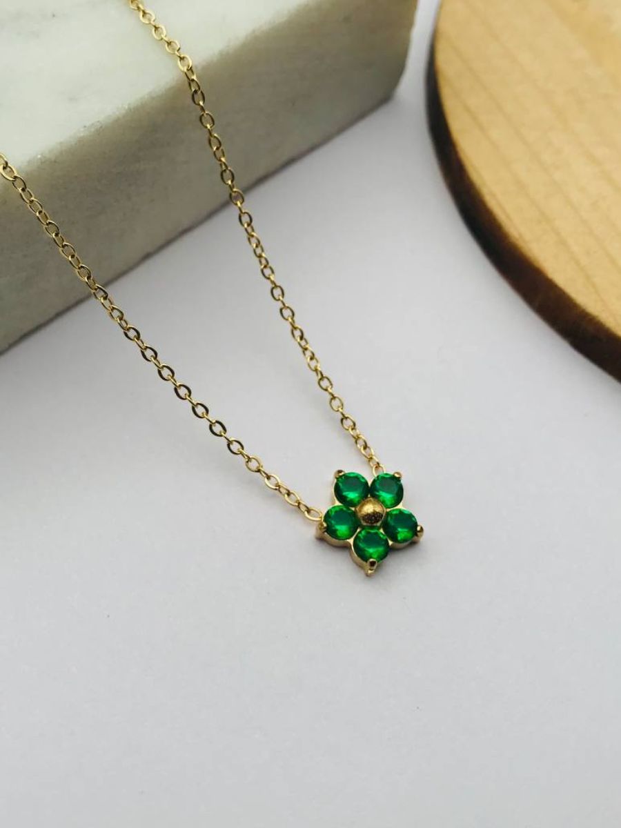 Green Flower Pendant Minimal Golden Chain Necklace