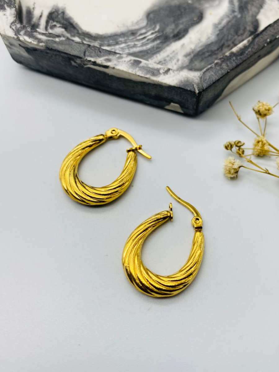 Gold - Gold Hoop Earring Png,Hoop Earrings Png - free transparent png  images - pngaaa.com