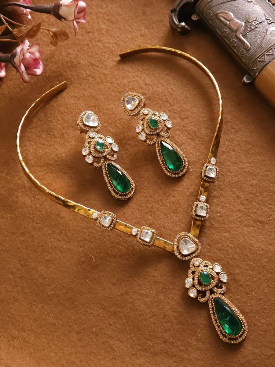 Buy Premium Green Stones Kundan Studded Golden Hasli Necklace - TheJewelbox