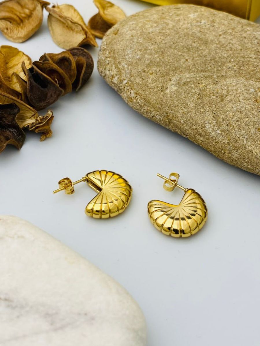 Retro Style Shell Shaped Gold Plated Minimal Earrings