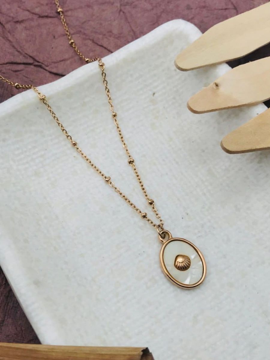 Shell Mother of Pearl Oval Pendant Rose Gold Chain Necklace