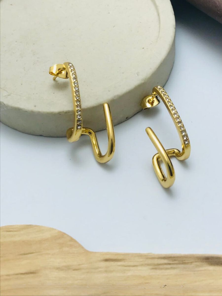 Stylish Claw Shaped Golden Plated Anti Tarnish Earrings