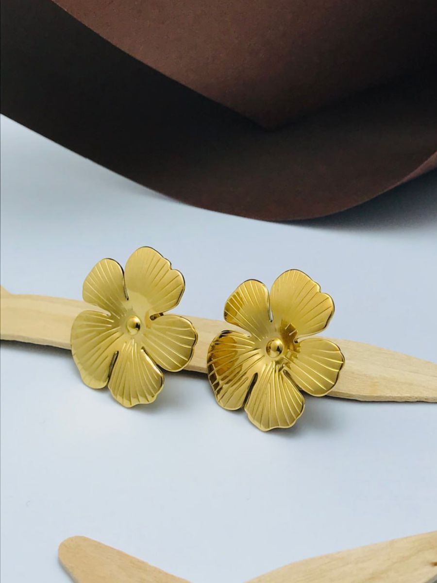 Stylish Gold Plated Flower Shaped Stud Earrings