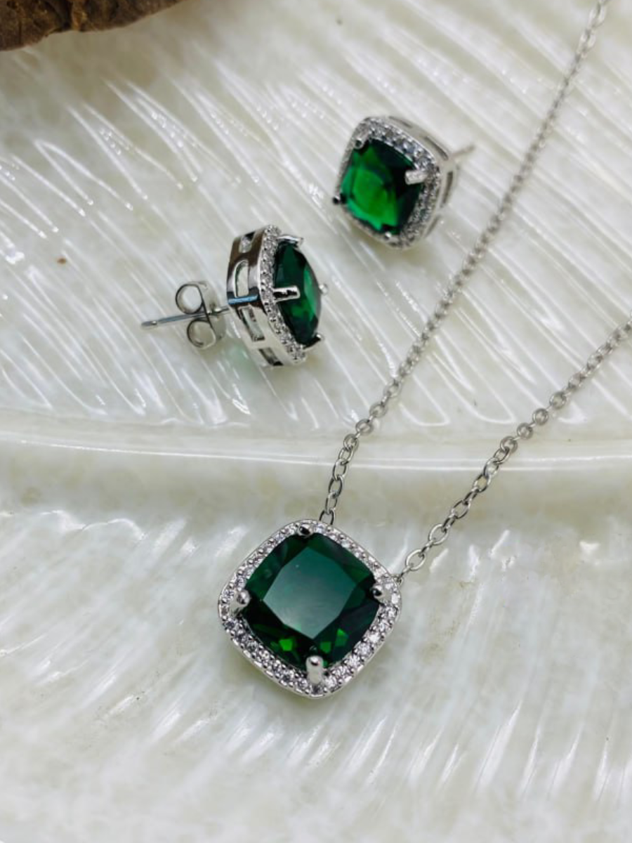 Women Emerald Green Gold Polish Diamond Tops Earrings